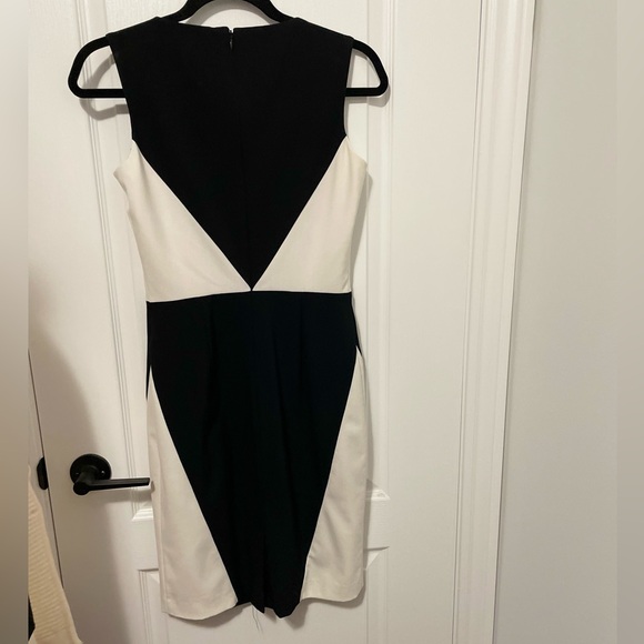 Black and White Cocktail Dress. Size 2 - Picture 2 of 3